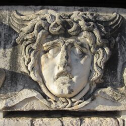 Asteroid Meduza u natalnoj karti – Iscjeljenje srama i ranjene ženske moći