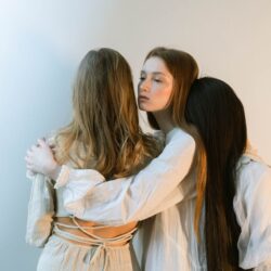 Kada pomaganje postane teret – Iscjeljivanje potrebe da budemo u ulozi ‘spasitelja’